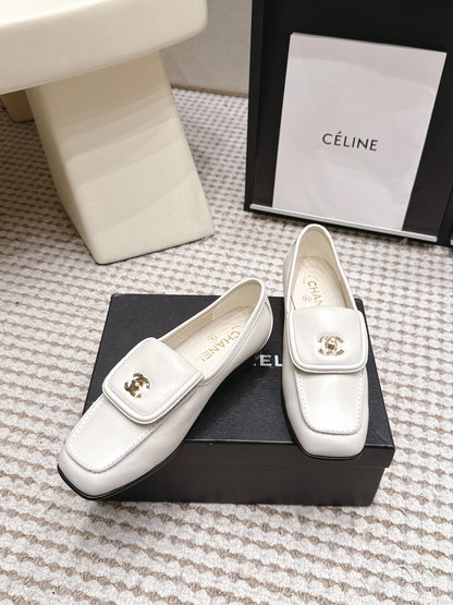 26S LOAFERS IN WHITE CALFSKIN WITH GOLD-TONE CC LOGO mysite