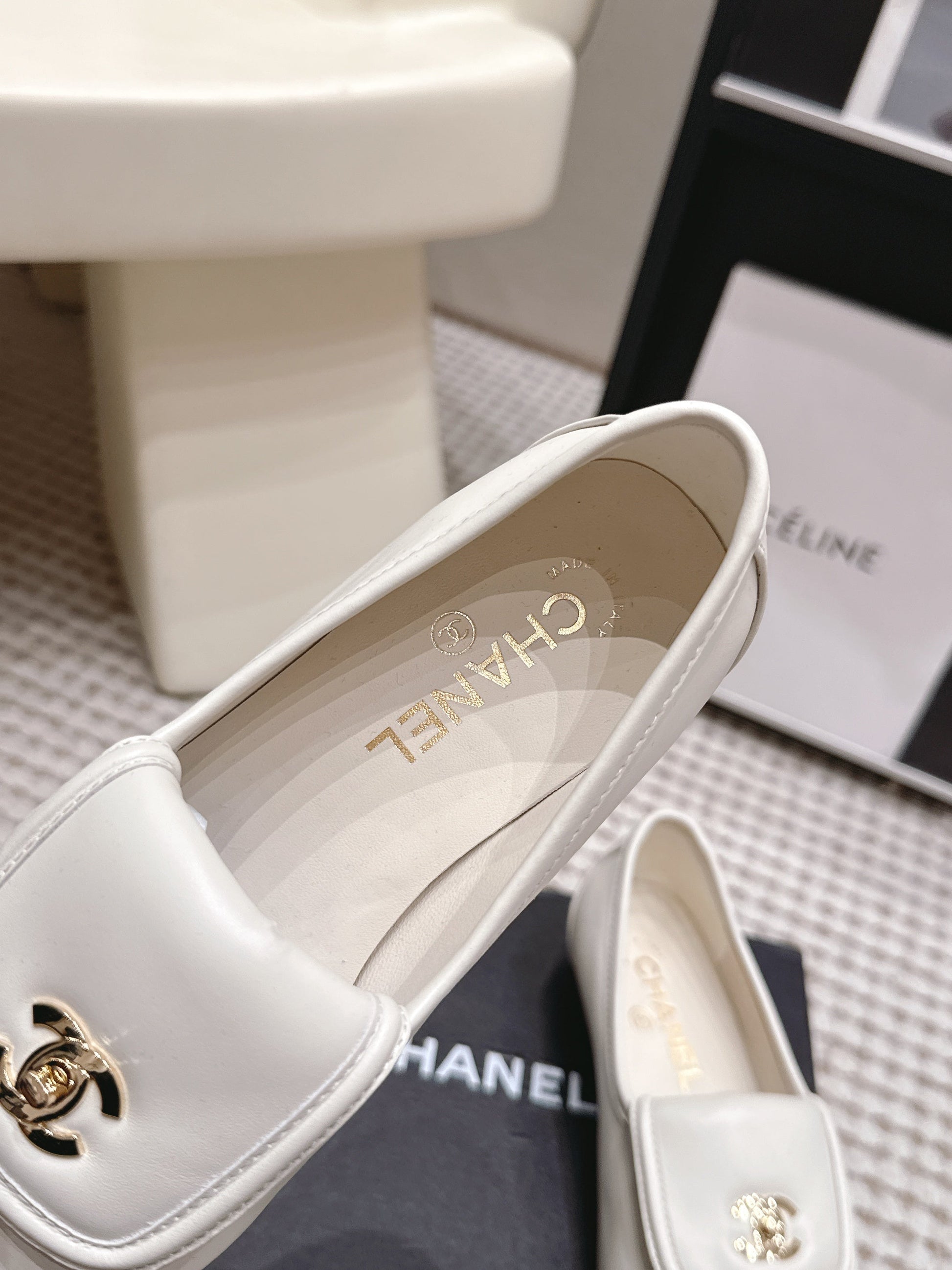 26S LOAFERS IN WHITE CALFSKIN WITH GOLD-TONE CC LOGO mysite