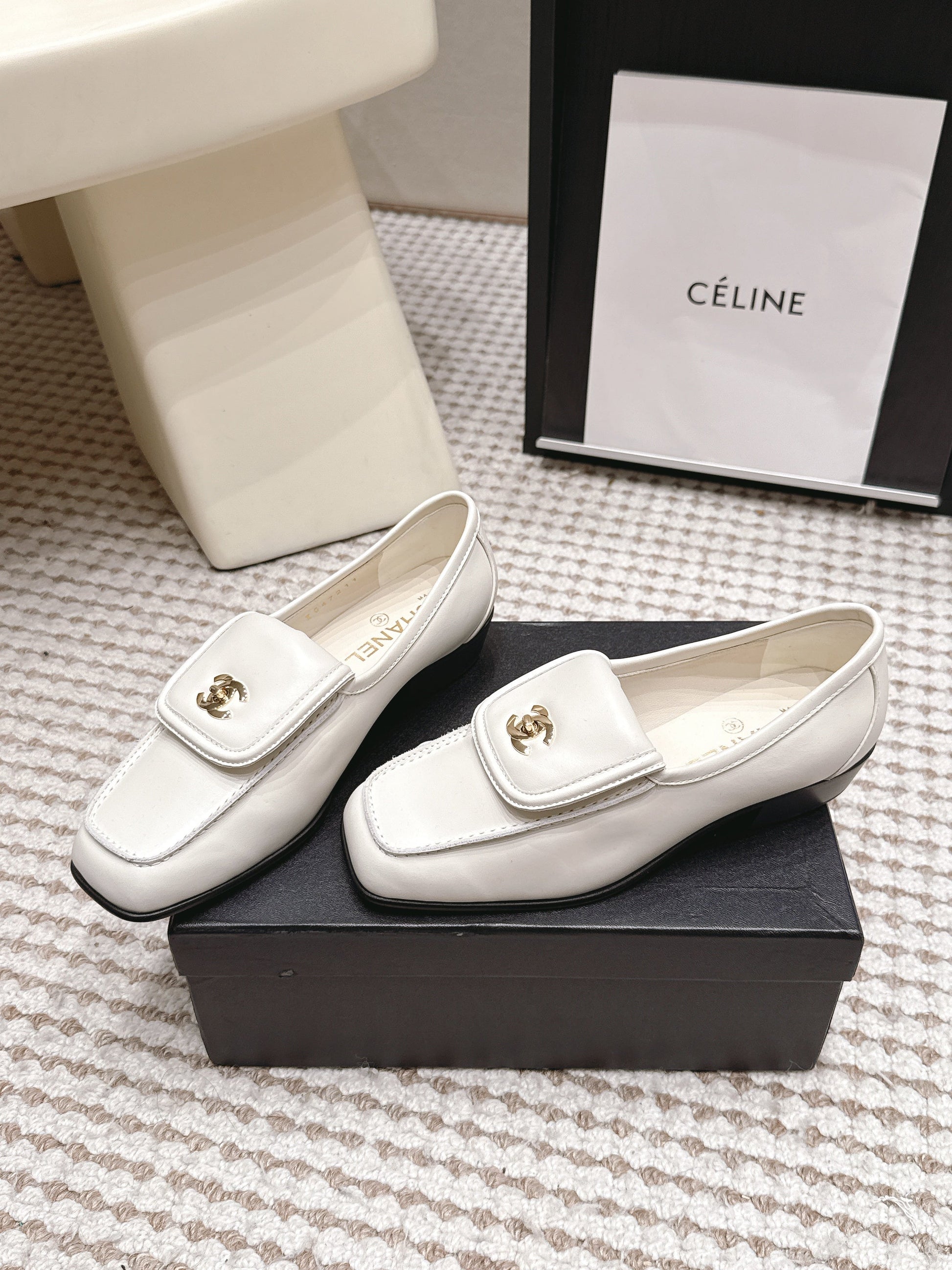 26S LOAFERS IN WHITE CALFSKIN WITH GOLD-TONE CC LOGO mysite