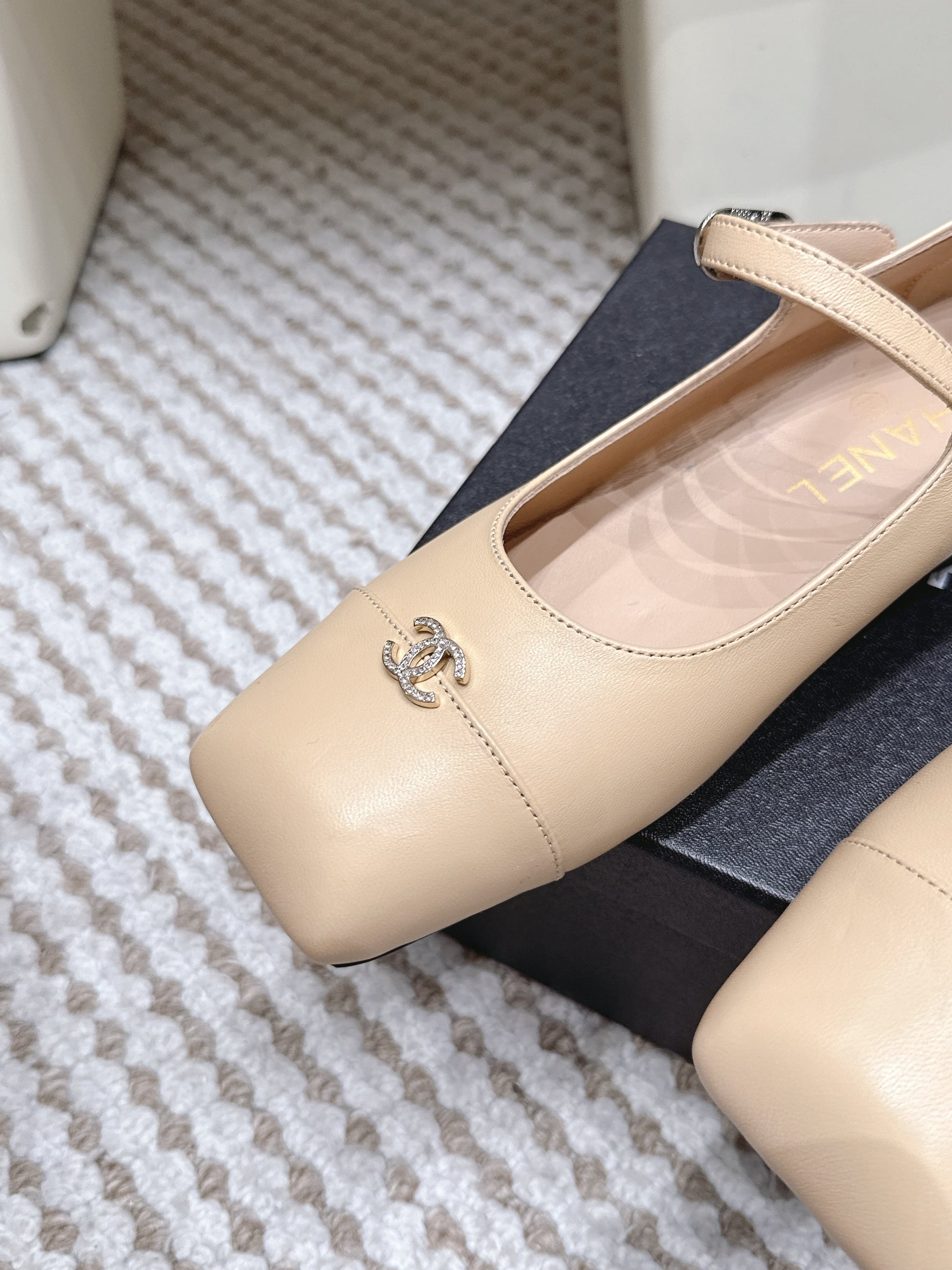 26S SQUARE TOE MARY JANE FLATS IN BEIGE CALFSKIN mysite