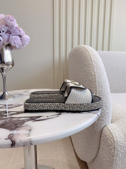 PLATFORM SLIPPERS IN WHITE WOOL AND BLACK LAMBSKIN mysite
