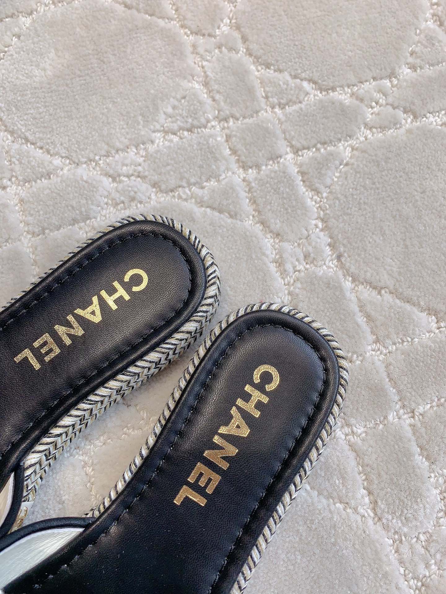 PLATFORM SLIPPERS IN WHITE WOOL AND BLACK LAMBSKIN mysite