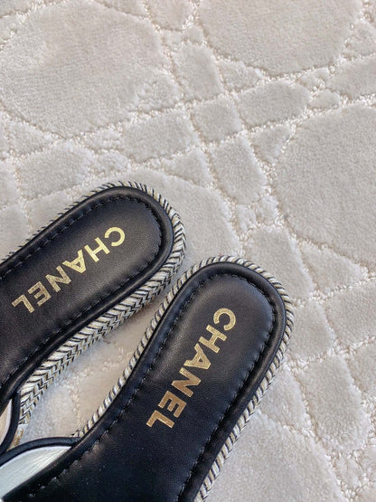 PLATFORM SLIPPERS IN WHITE WOOL AND BLACK LAMBSKIN mysite
