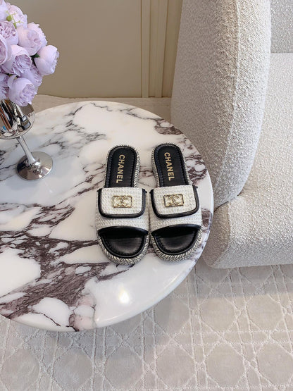 PLATFORM SLIPPERS IN WHITE WOOL AND BLACK LAMBSKIN mysite