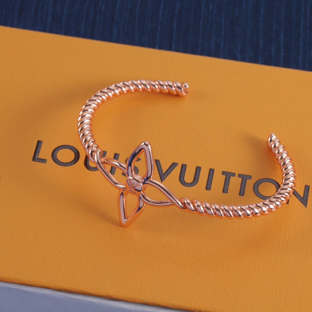 Love Bracelet mysite