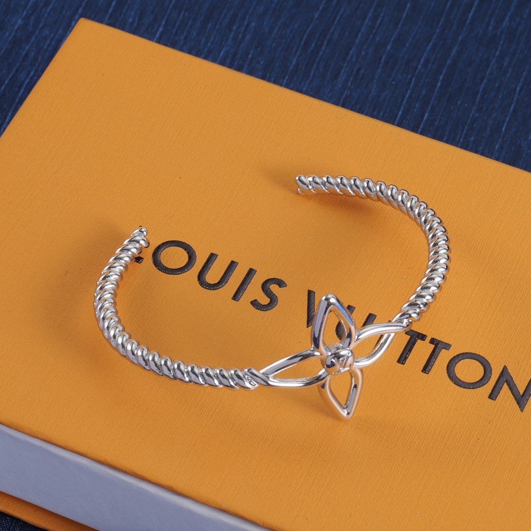 Love Bracelet mysite