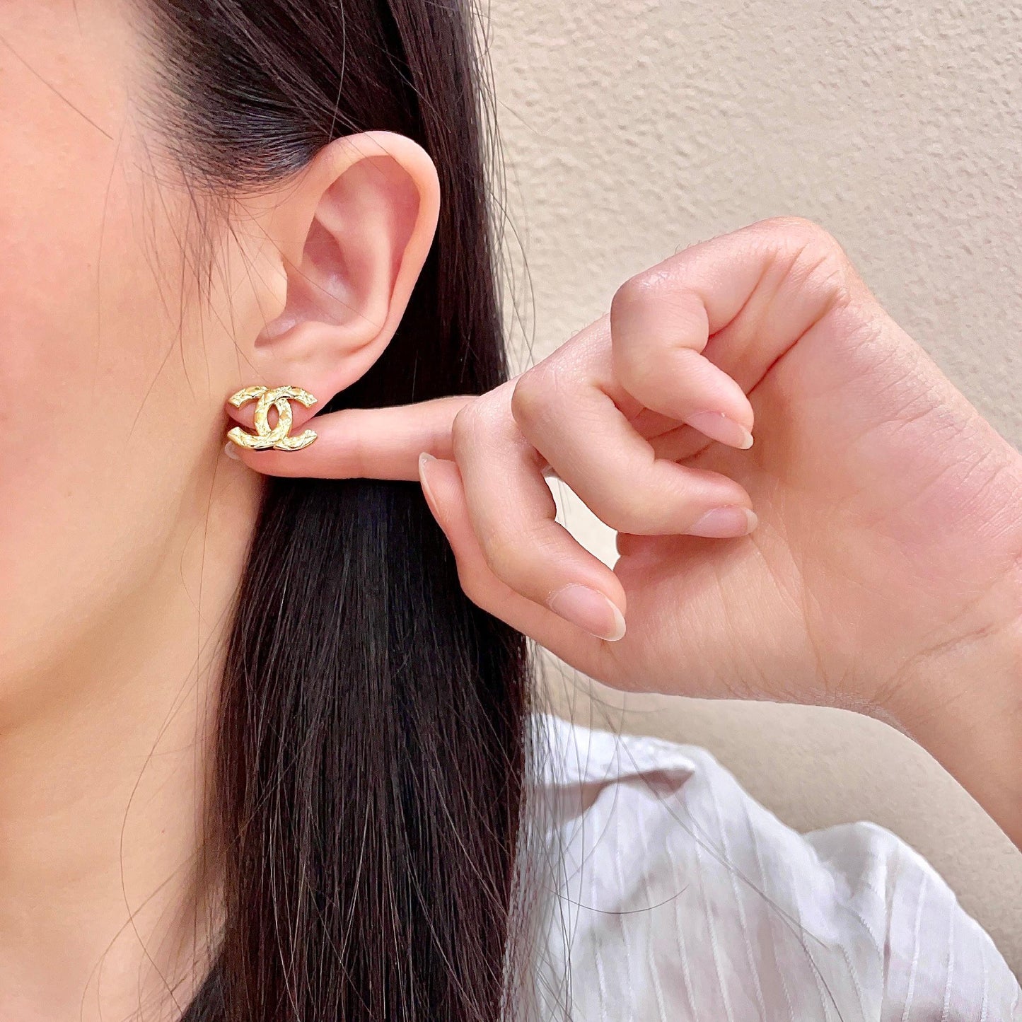CHANEL 26S CHANEL CC LOGO WOVEN METAL STUD EARRINGS IN GOLD METAL 633305 mysite
