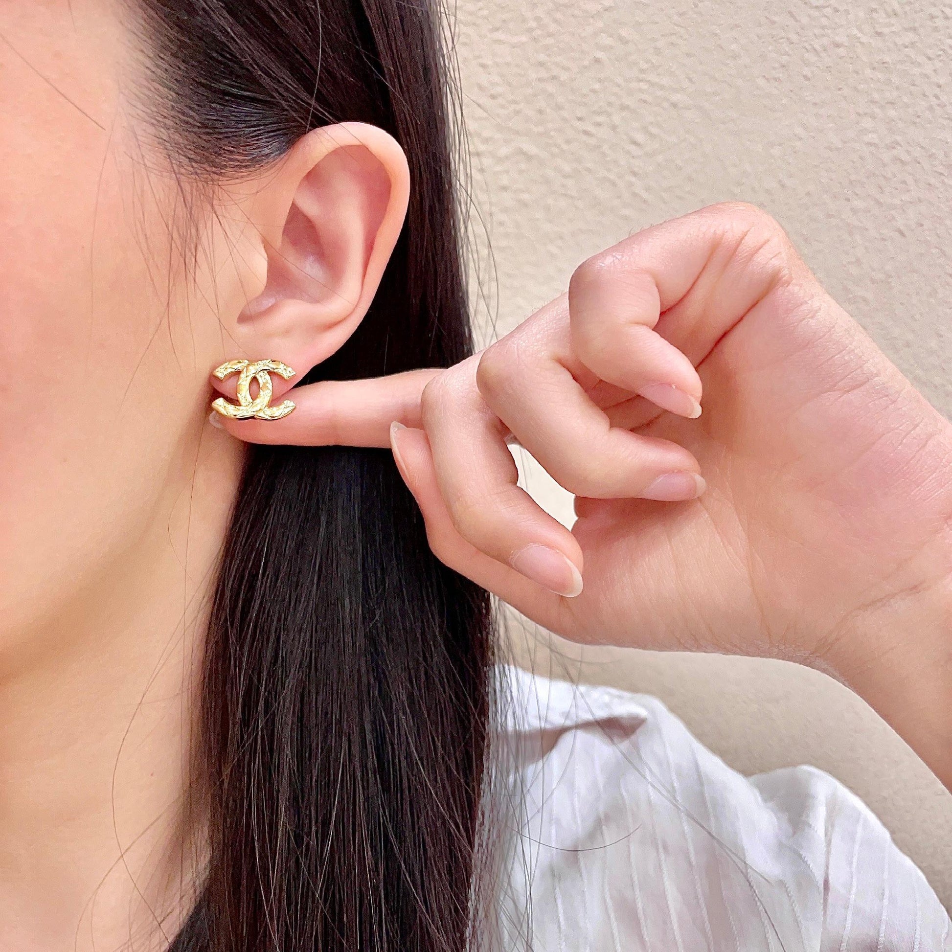 CHANEL 26S CHANEL CC LOGO WOVEN METAL STUD EARRINGS IN GOLD METAL 633305 mysite