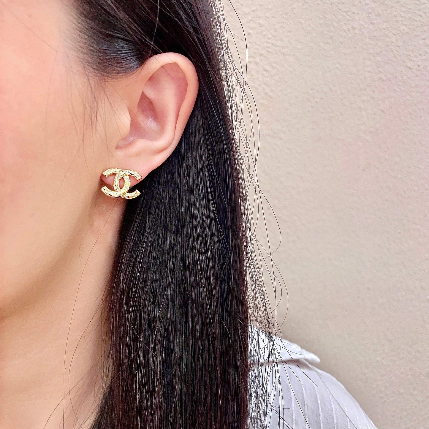 CHANEL 26S CHANEL CC LOGO WOVEN METAL STUD EARRINGS IN GOLD METAL 633305 mysite