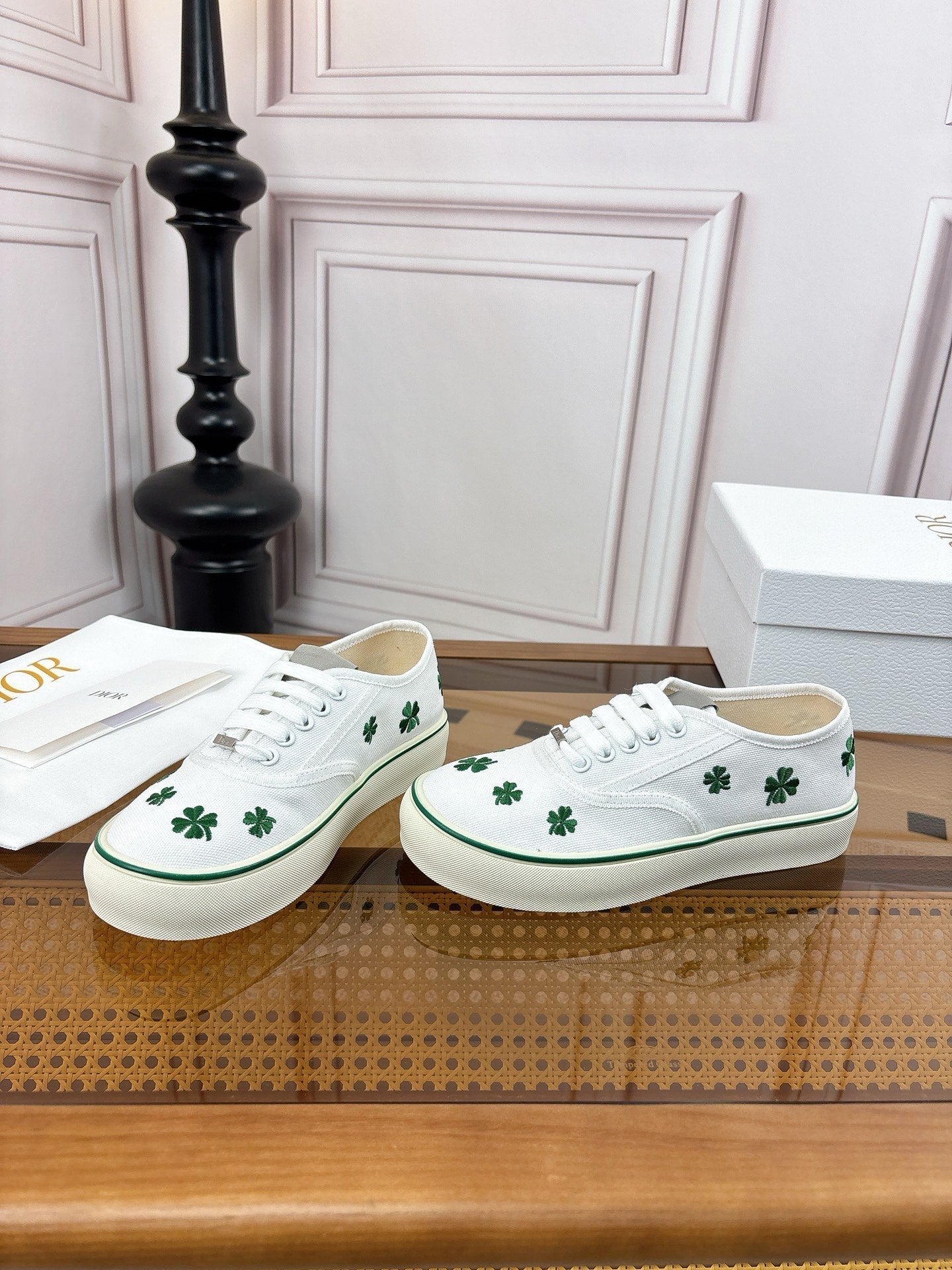 26S LOW TOP SNEAKERS 35MM IN WHITE CANVAS WITH CLOVER EMBROIDERY mysite