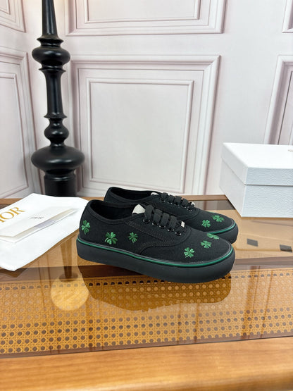 26S LOW TOP SNEAKERS 35MM IN BLACK CANVAS WITH CLOVER EMBROIDERY mysite