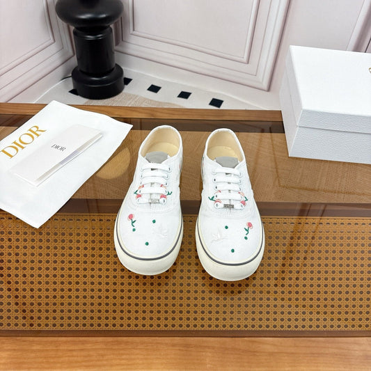 26S LOW TOP SNEAKERS IN WHITE CANVAS WITH FLORAL EMBROIDERY mysite