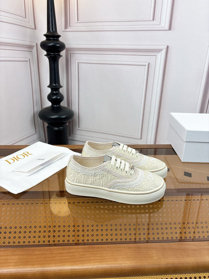 26S LOW TOP SNEAKERS IN BEIGE CANVAS WITH WHITE LACE TRIM & LOGO PRINT mysite