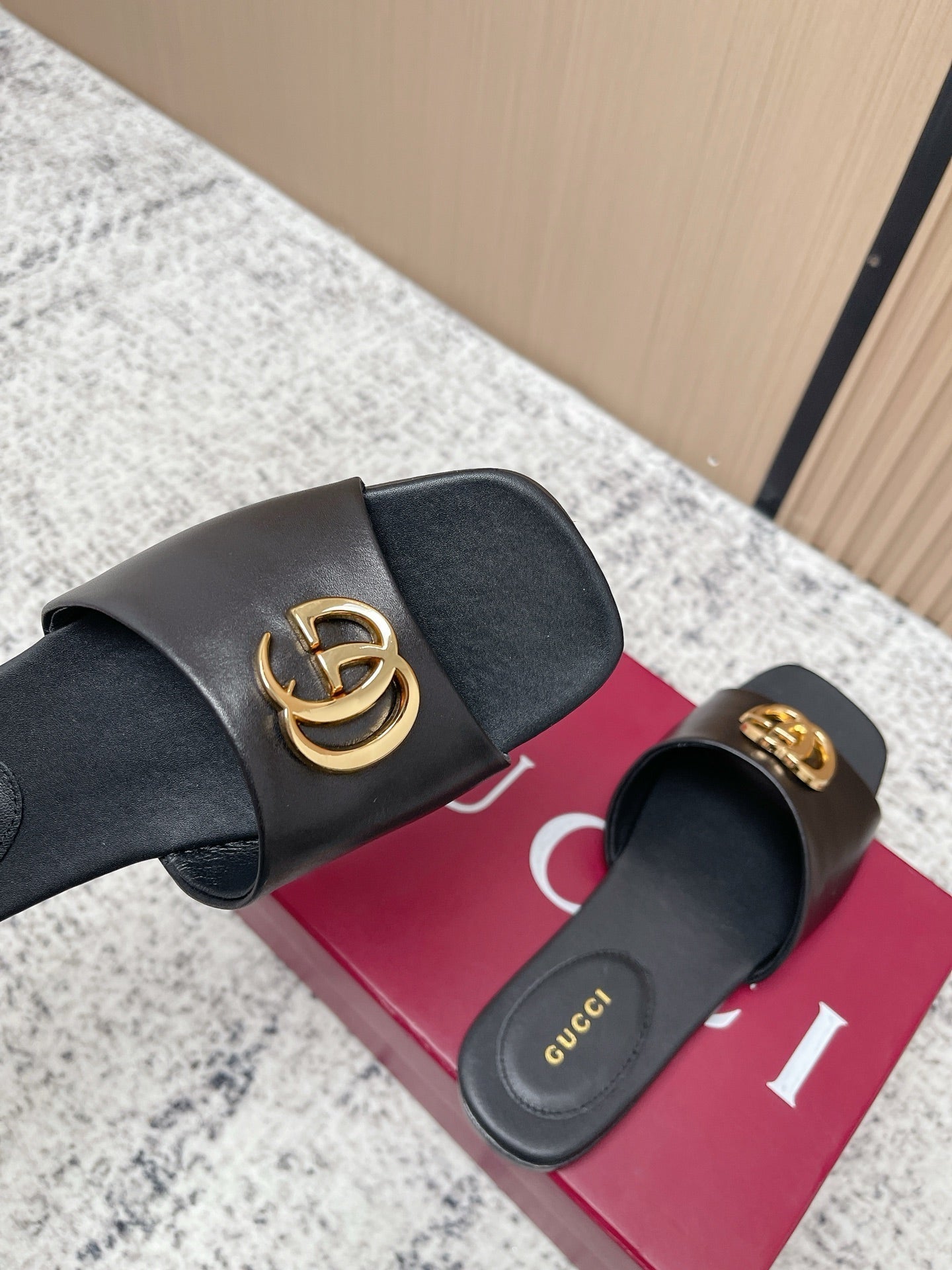 26S SLIDE SANDAL IN BLACK CALFSKIN WITH GOLD HARDWARE mysite