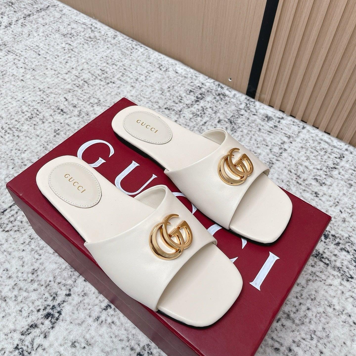 26S SLIDE SANDAL IN CREAM WHITE CALFSKIN WITH GOLD HARDWARE mysite
