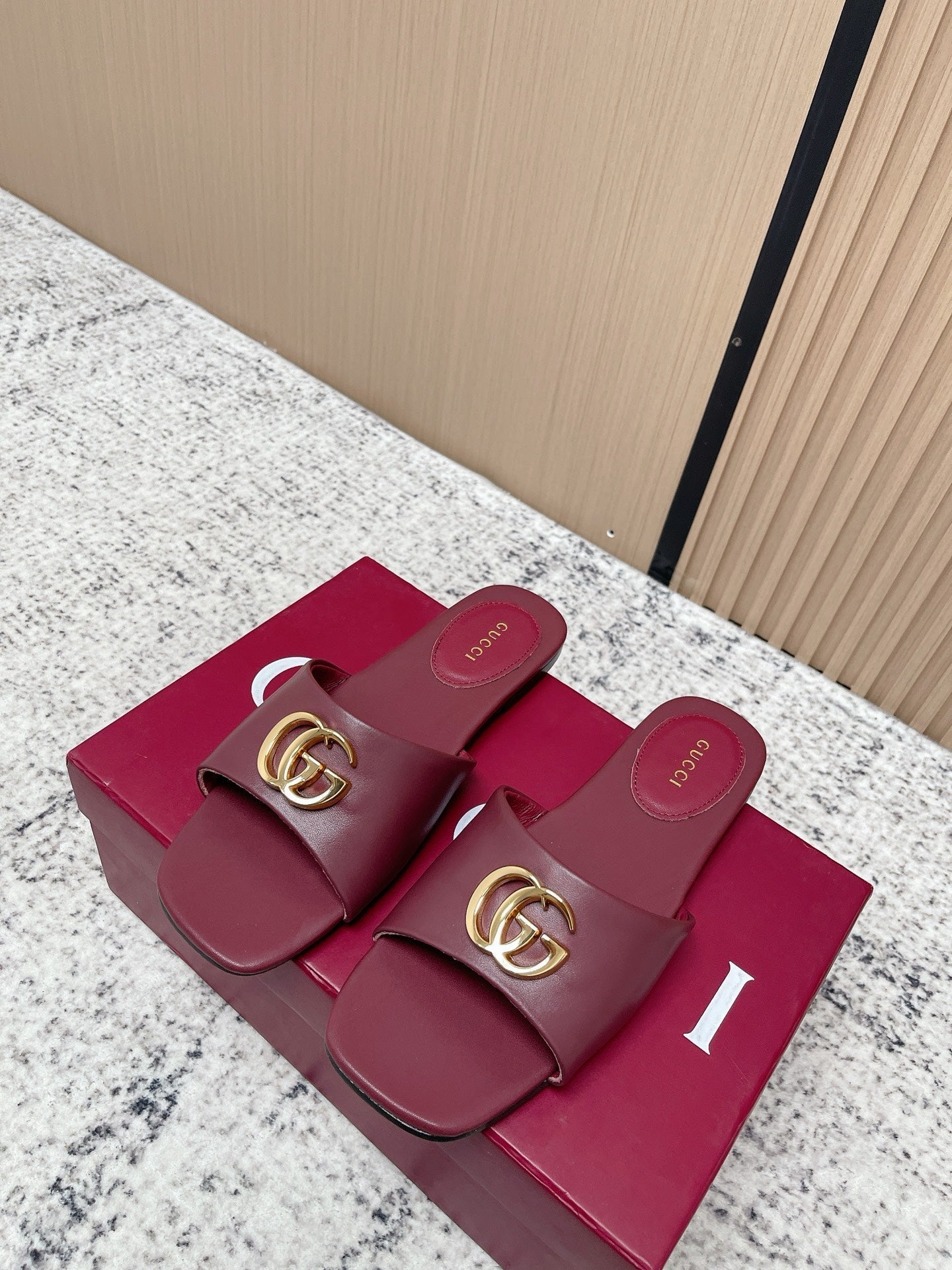 26S SLIDE SANDAL IN DARK RED CALFSKIN WITH GOLD mysite