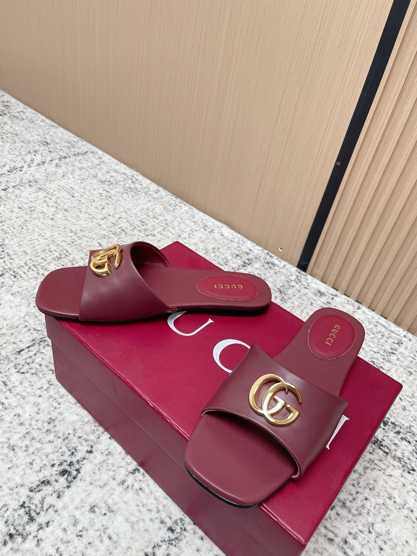 26S SLIDE SANDAL IN DARK RED CALFSKIN WITH GOLD mysite