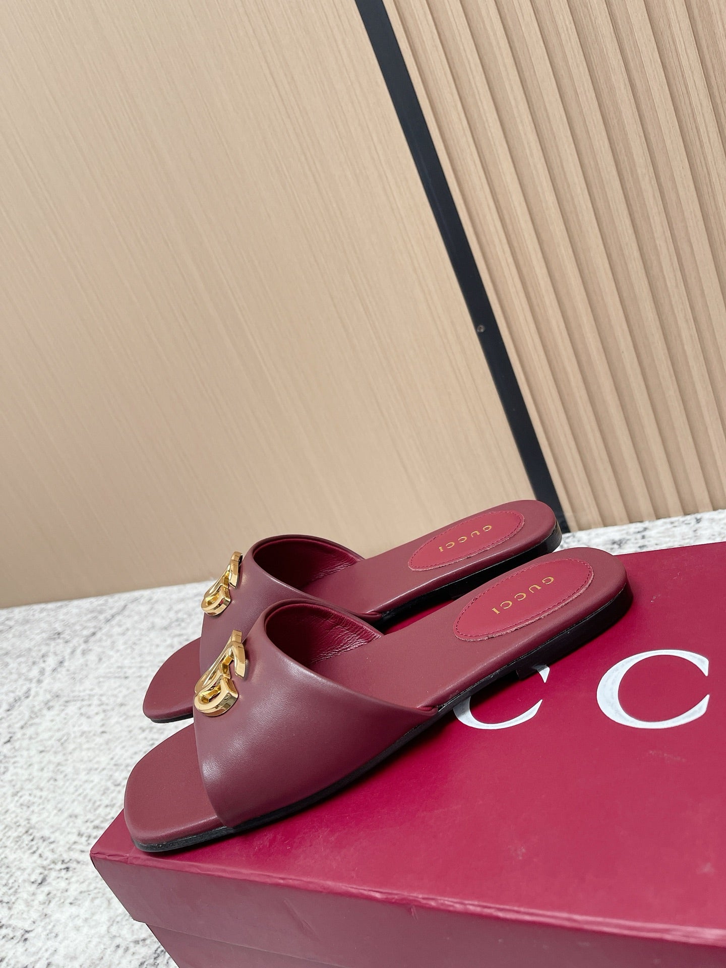 26S SLIDE SANDAL IN DARK RED CALFSKIN WITH GOLD mysite