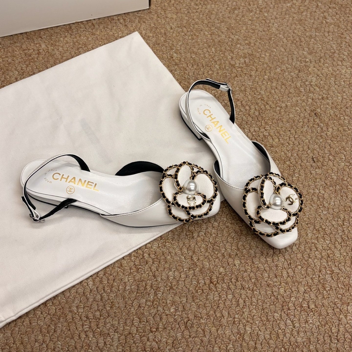 26S SLINGBACK FLATS IN WHITE CALFSKIN CAMELLIA PEARL mysite