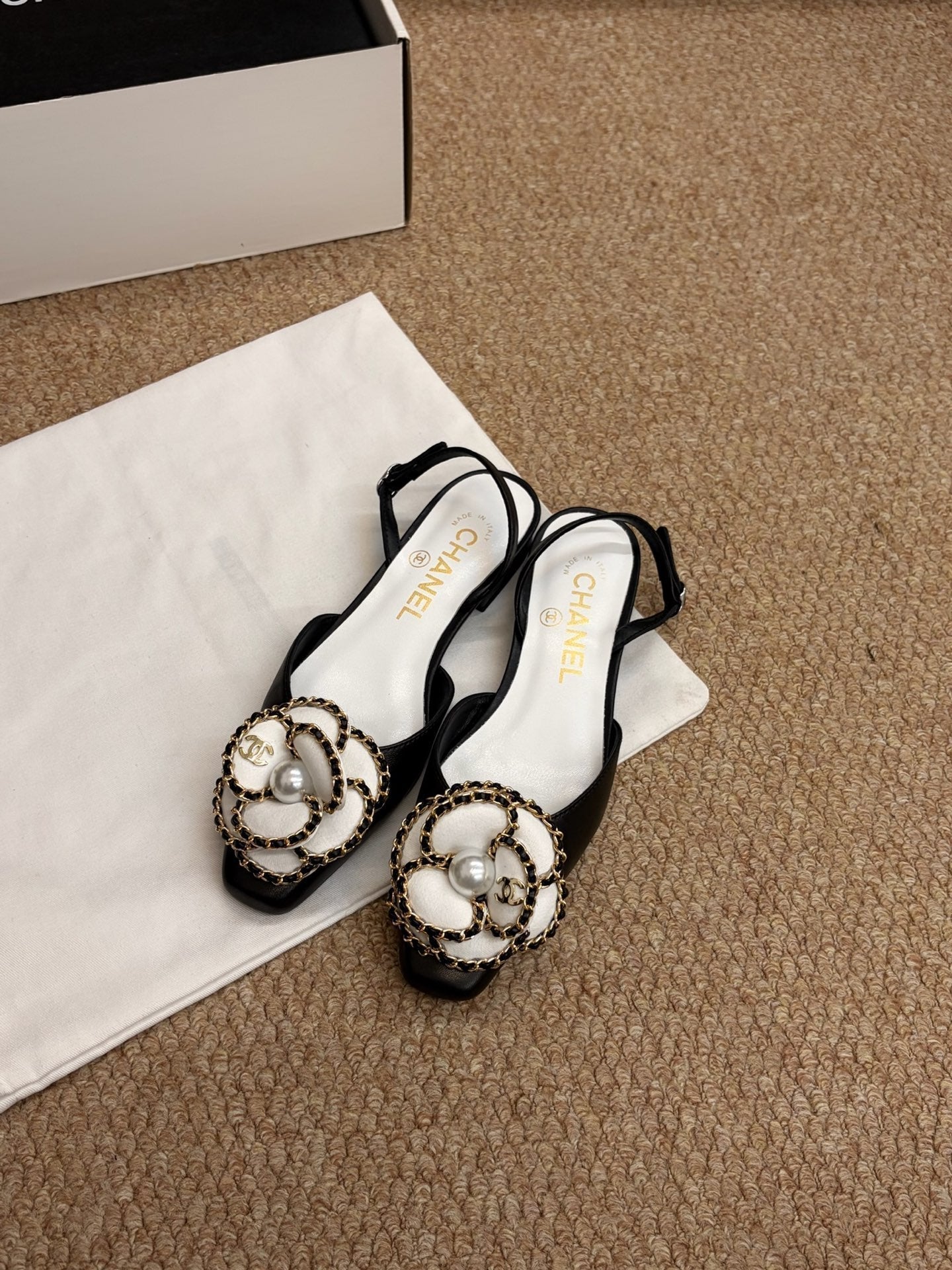CHANEL 26S SLINGBACK FLATS IN BLACK CALFSKIN CAMELLIA PEARL mysite