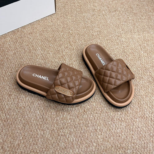 26S SLIDE SANDALS IN BROWN QUILTED CALFSKIN WITH LOGO PLAQUE mysite
