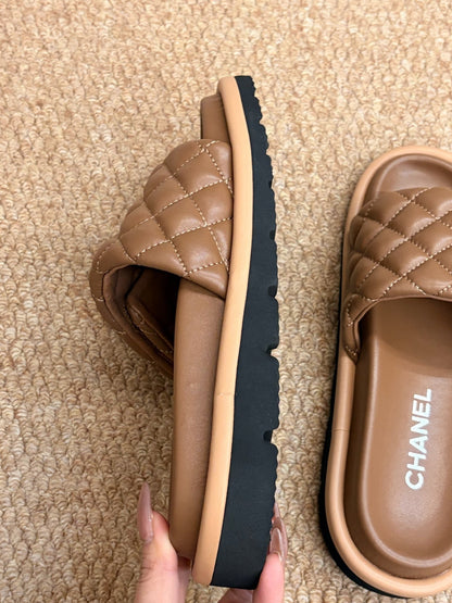 26S SLIDE SANDALS IN BROWN QUILTED CALFSKIN WITH LOGO PLAQUE mysite
