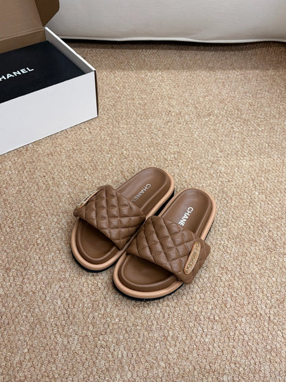 26S SLIDE SANDALS IN BROWN QUILTED CALFSKIN WITH LOGO PLAQUE mysite