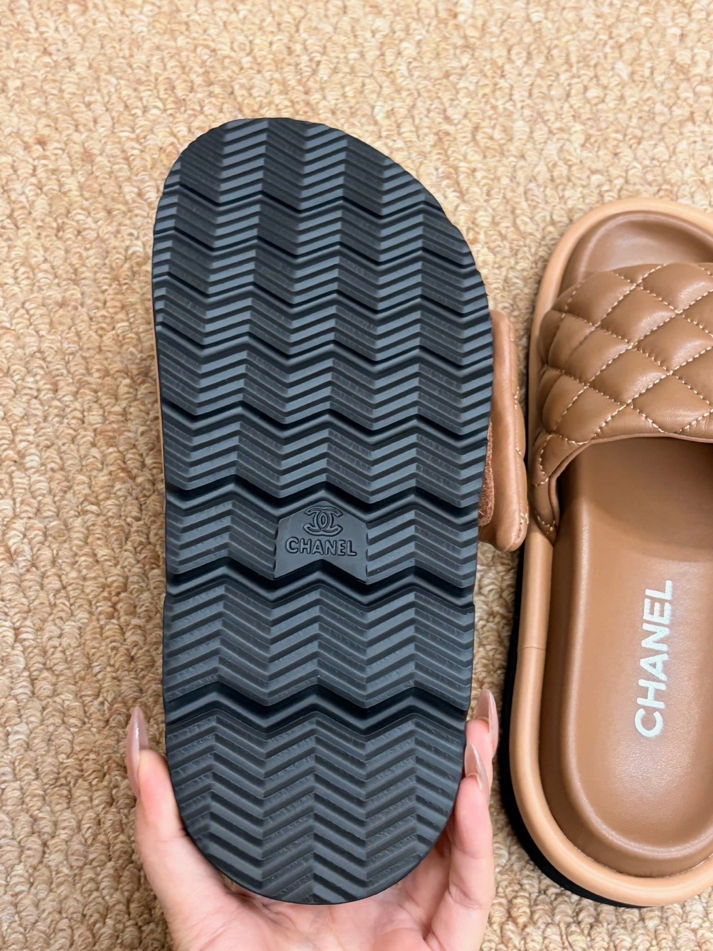 26S SLIDE SANDALS IN BROWN QUILTED CALFSKIN WITH LOGO PLAQUE mysite