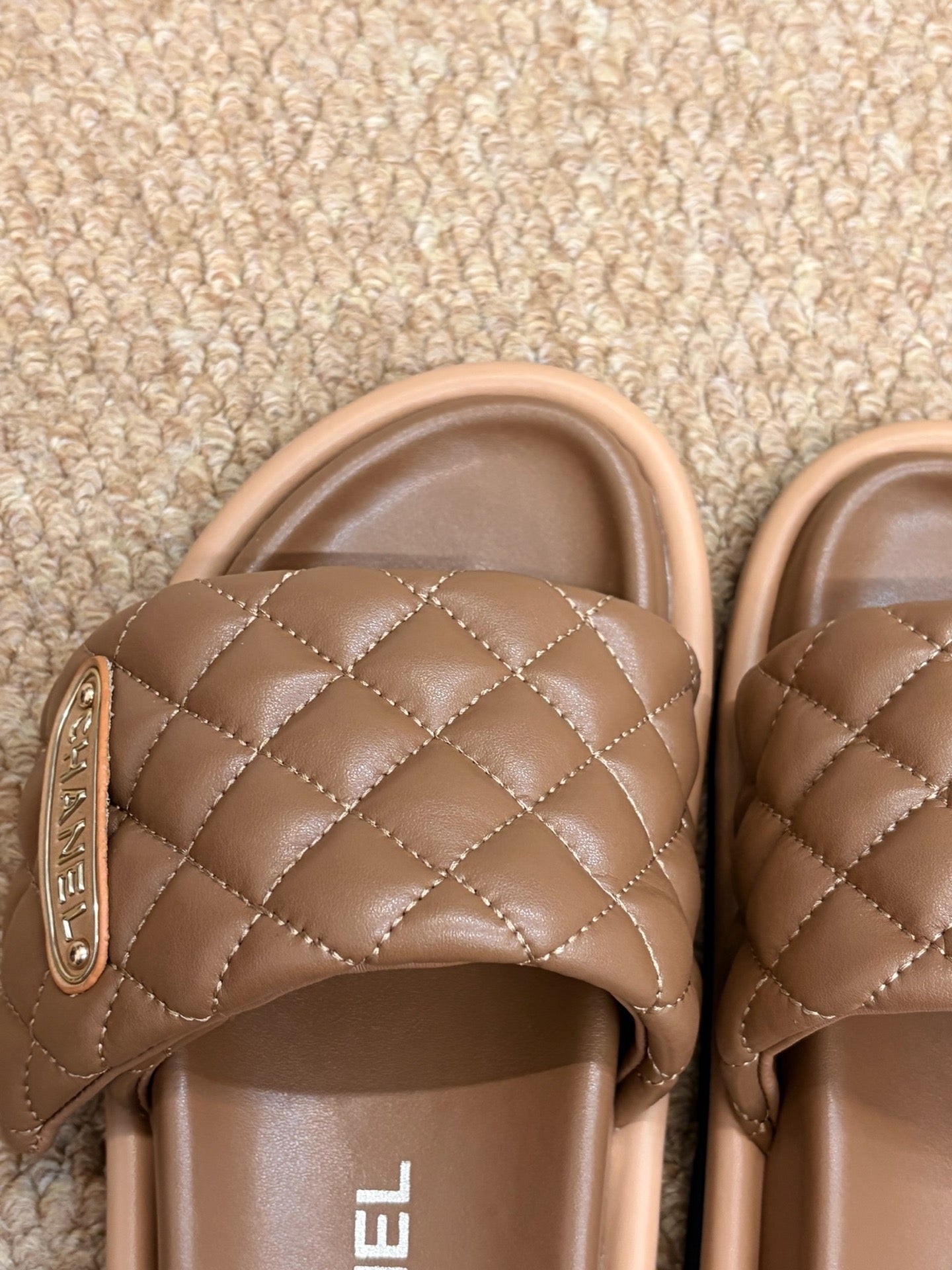 26S SLIDE SANDALS IN BROWN QUILTED CALFSKIN WITH LOGO PLAQUE mysite