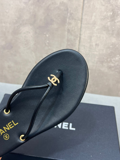 26S FLIP FLOPS IN BLACK CALFSKIN CC LOGO mysite