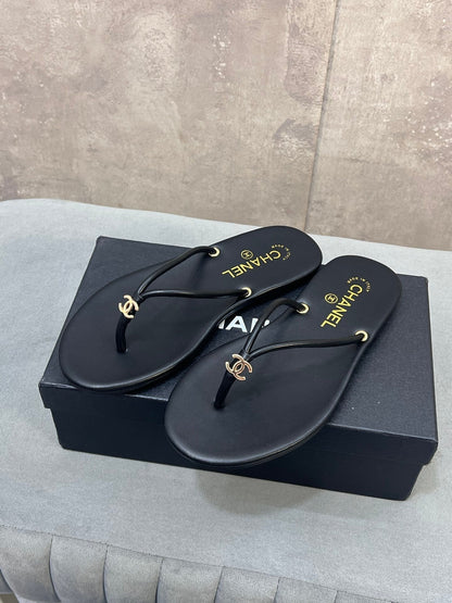 26S FLIP FLOPS IN BLACK CALFSKIN CC LOGO mysite