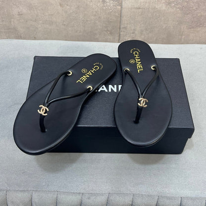 26S FLIP FLOPS IN BLACK CALFSKIN CC LOGO mysite