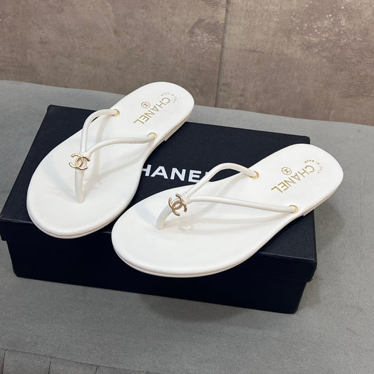 26S FLIP FLOPS IN WHITE CALFSKIN CC LOGO mysite
