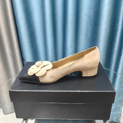 CC MEDIUM HEELS IN TAN BEIGE SUEDE AND BLACK CALFSKIN WITH FLOWER mysite