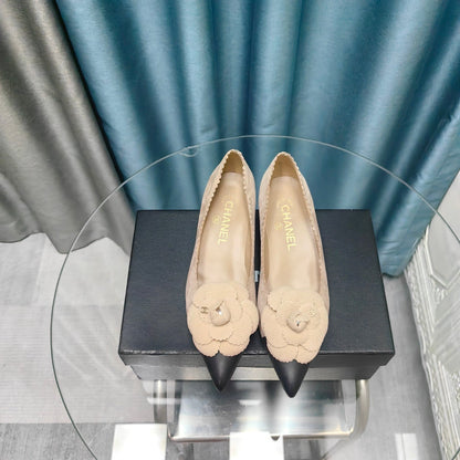 CC MEDIUM HEELS IN TAN BEIGE SUEDE AND BLACK CALFSKIN WITH FLOWER mysite