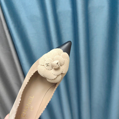 CC MEDIUM HEELS IN TAN BEIGE SUEDE AND BLACK CALFSKIN WITH FLOWER mysite