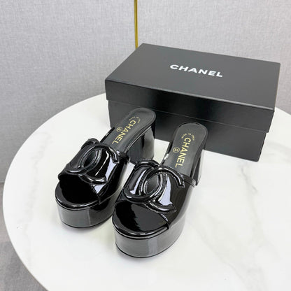CHANEL 26S BLOCK HEEL SANDALS 100 MM IN BLACK PATENT CALFSKIN mysite