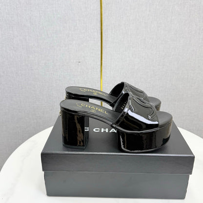 CHANEL 26S BLOCK HEEL SANDALS 100 MM IN BLACK PATENT CALFSKIN mysite