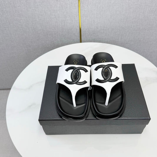 26S CC THONG SLIDES IN WHITE AND BLACK LAMBSKIN mysite