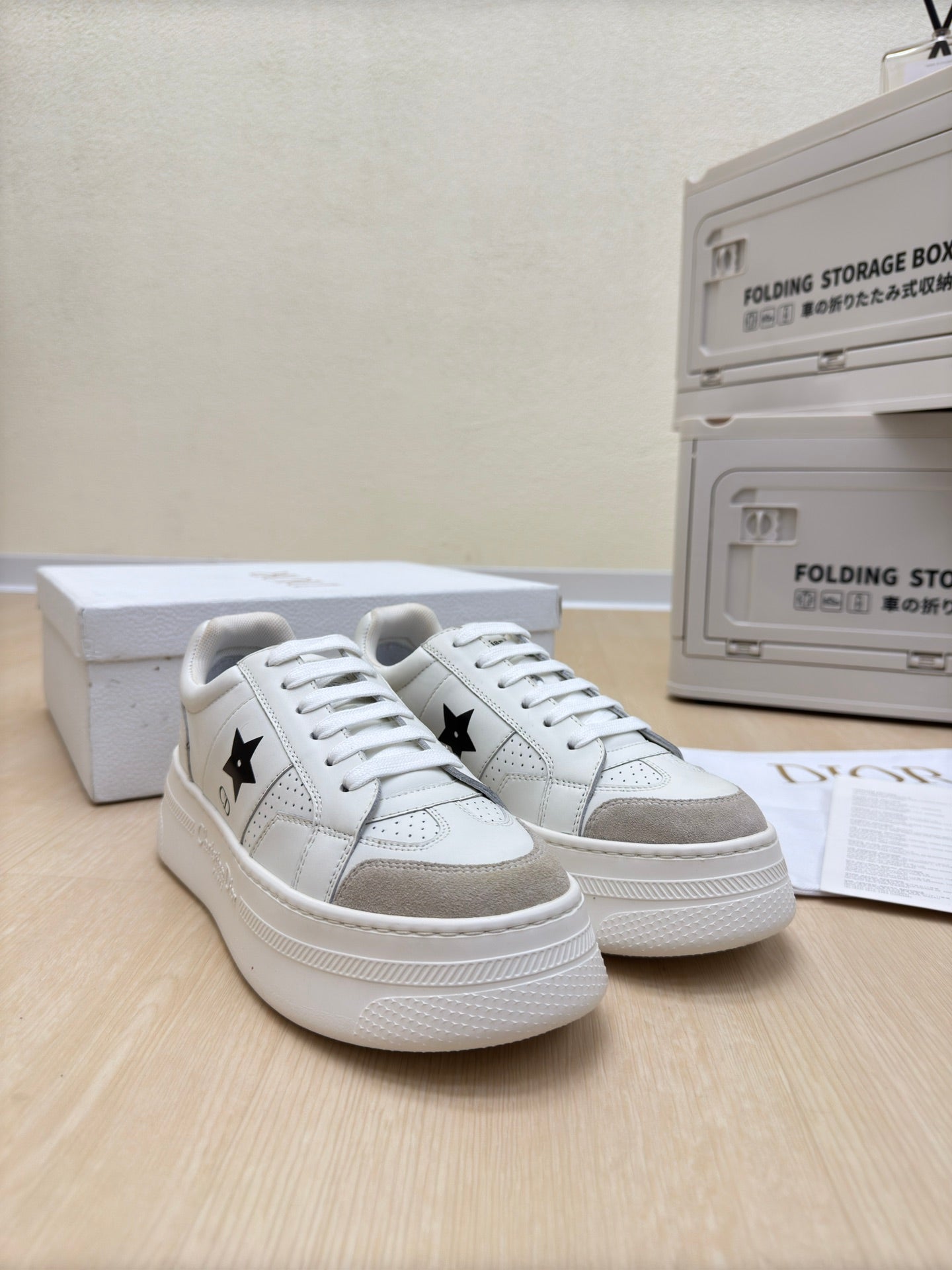 BLACK STAR PLATFORM SNEAKER IN WHITE CALFSKIN AND SUEDE mysite