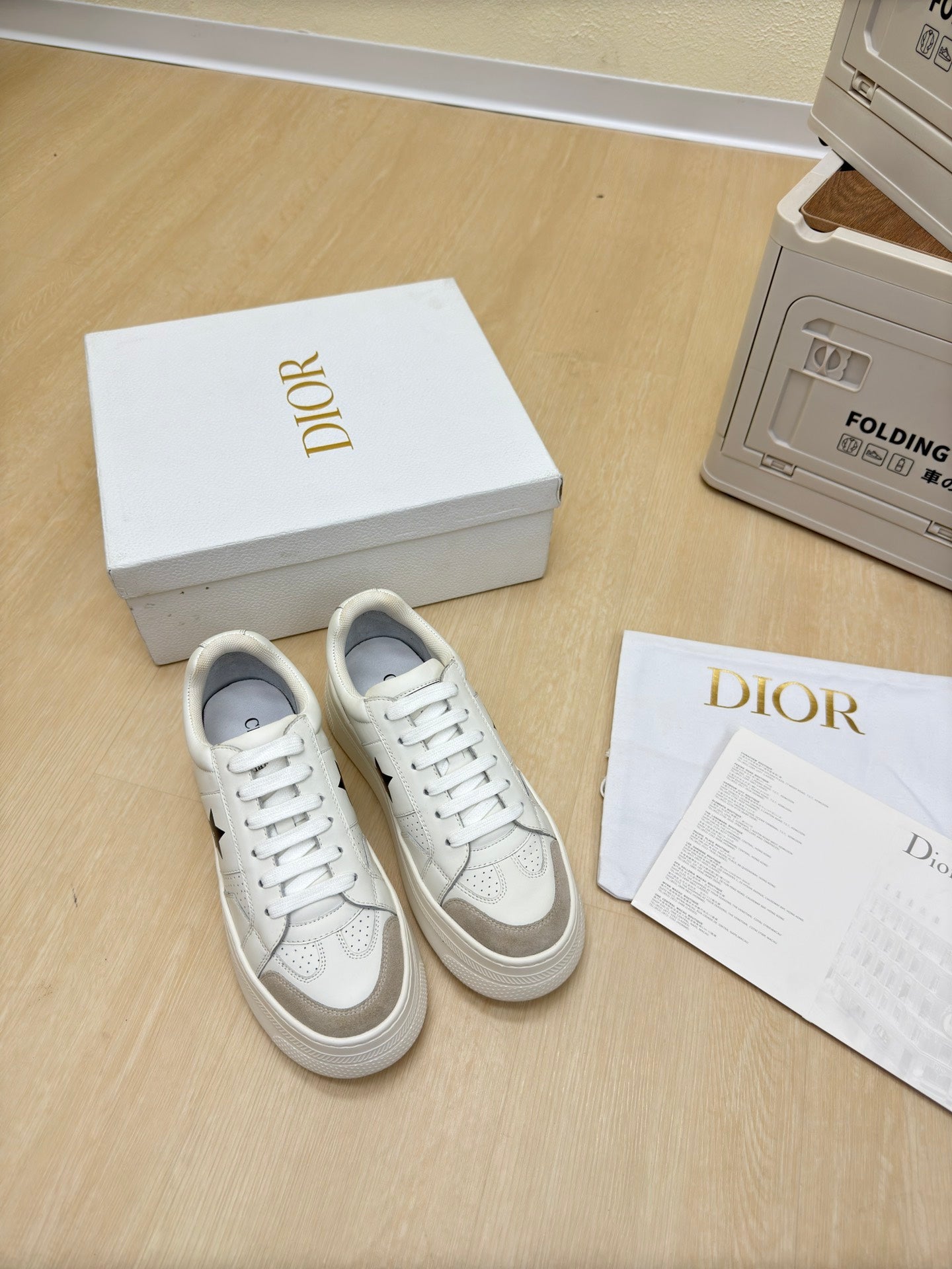 BLACK STAR PLATFORM SNEAKER IN WHITE CALFSKIN AND SUEDE mysite