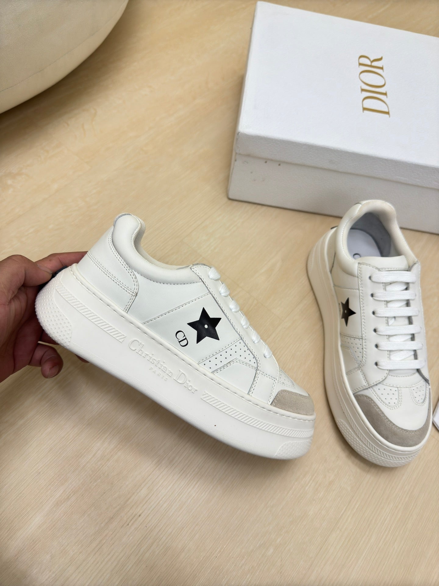 BLACK STAR PLATFORM SNEAKER IN WHITE CALFSKIN AND SUEDE mysite