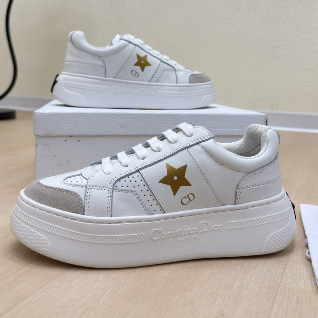 GOLD STAR PLATFORM SNEAKER IN WHITE CALFSKIN AND SUEDE mysite