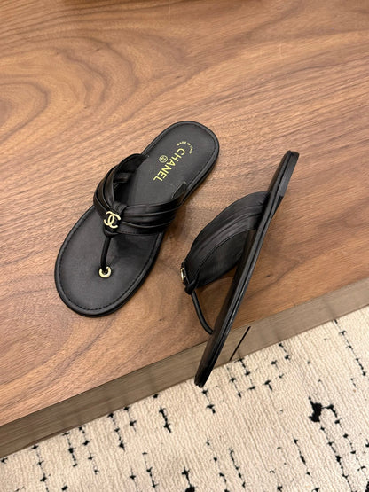 26S THONG SANDALS IN BLACK CALFSKIN WITH CC LOGO mysite