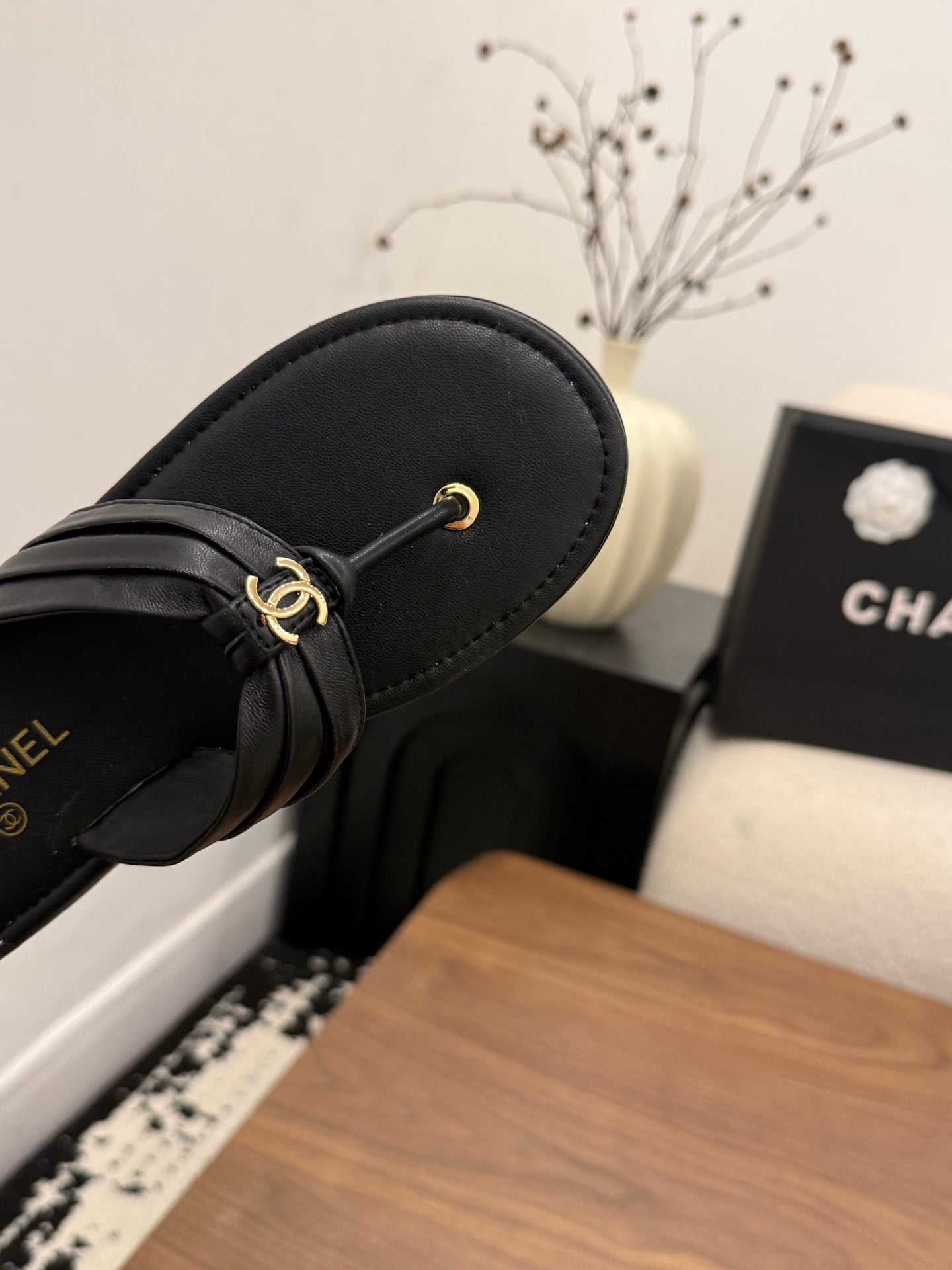 26S THONG SANDALS IN BLACK CALFSKIN WITH CC LOGO mysite