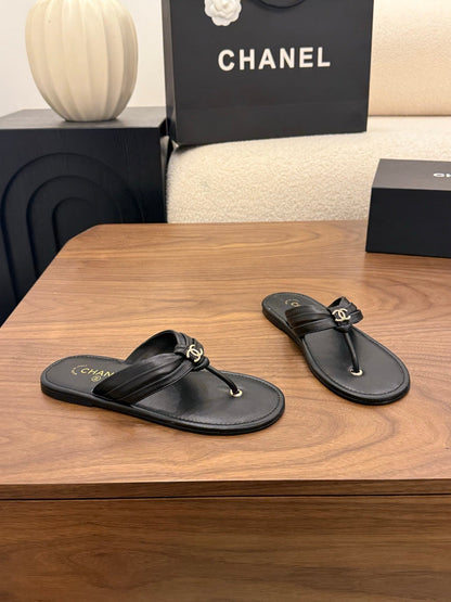 26S THONG SANDALS IN BLACK CALFSKIN WITH CC LOGO mysite