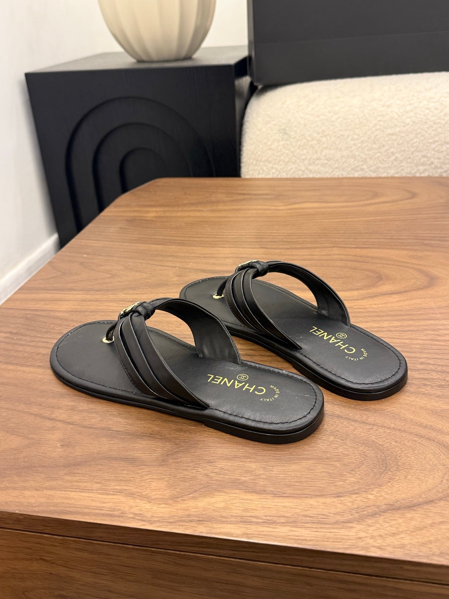 26S THONG SANDALS IN BLACK CALFSKIN WITH CC LOGO mysite
