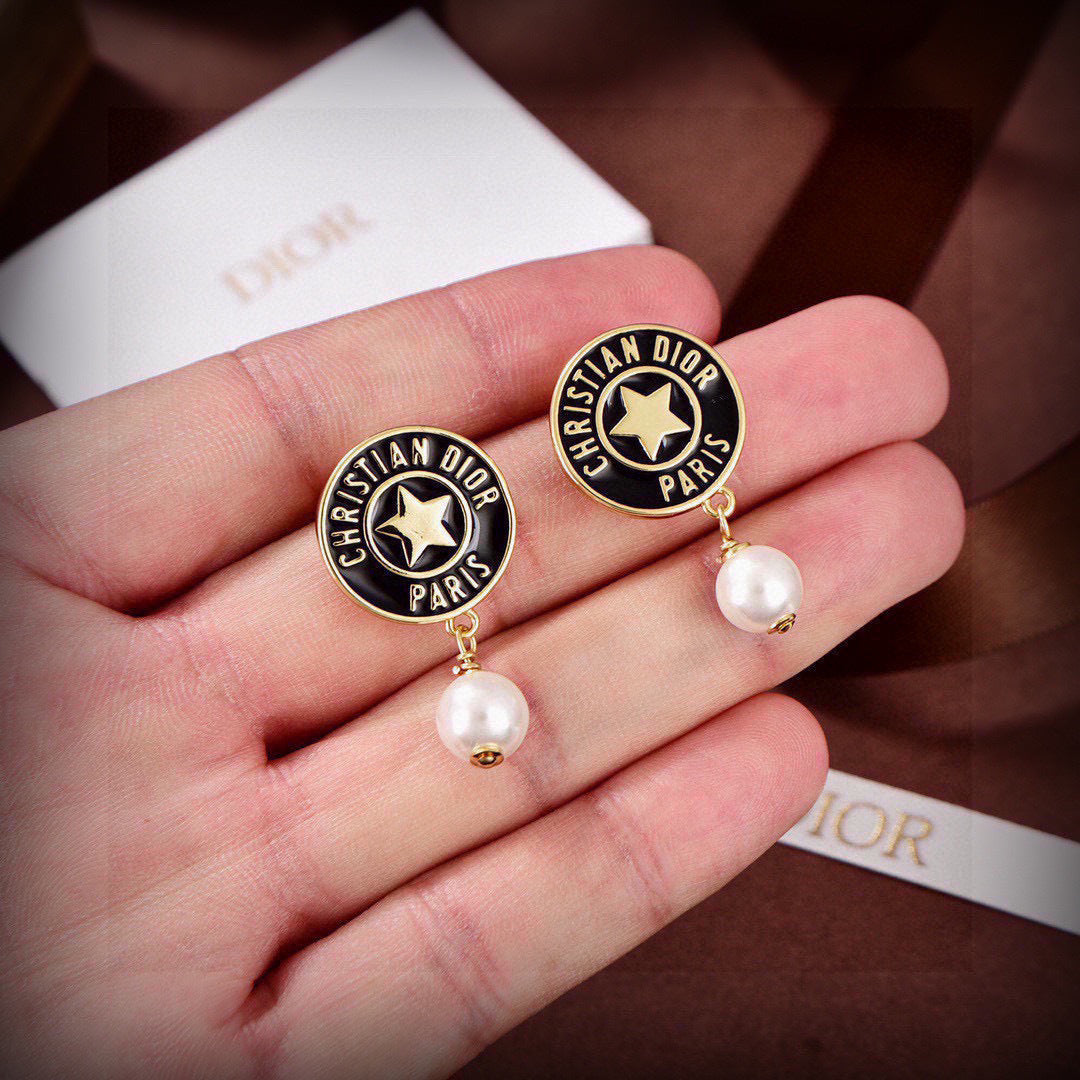 CD 26S STAR LOGO PEARL DROP EARRINGS IN GOLD TONE METAL 629949 mysite