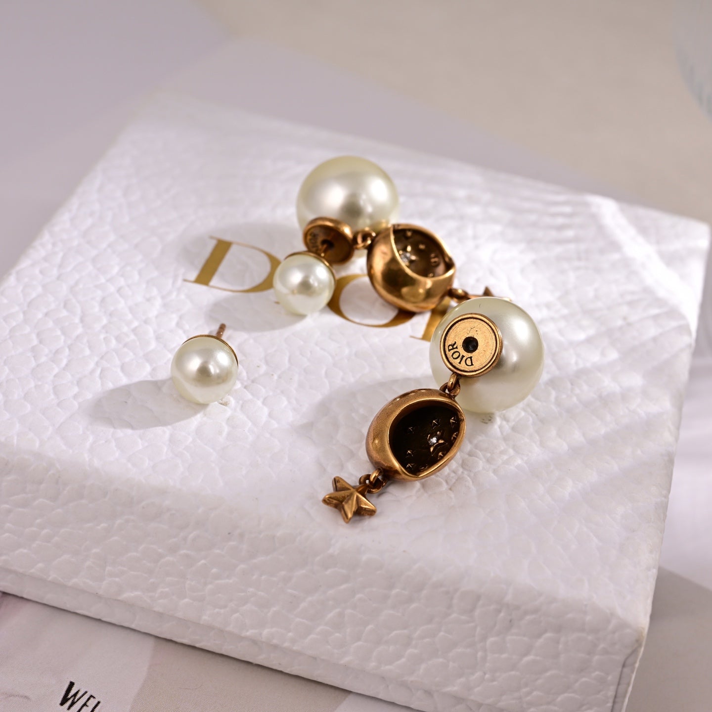 CD 26S CELESTIAL STAR PEARL DROP LOGO EARRINGS IN GOLD TONE METAL 629950 mysite