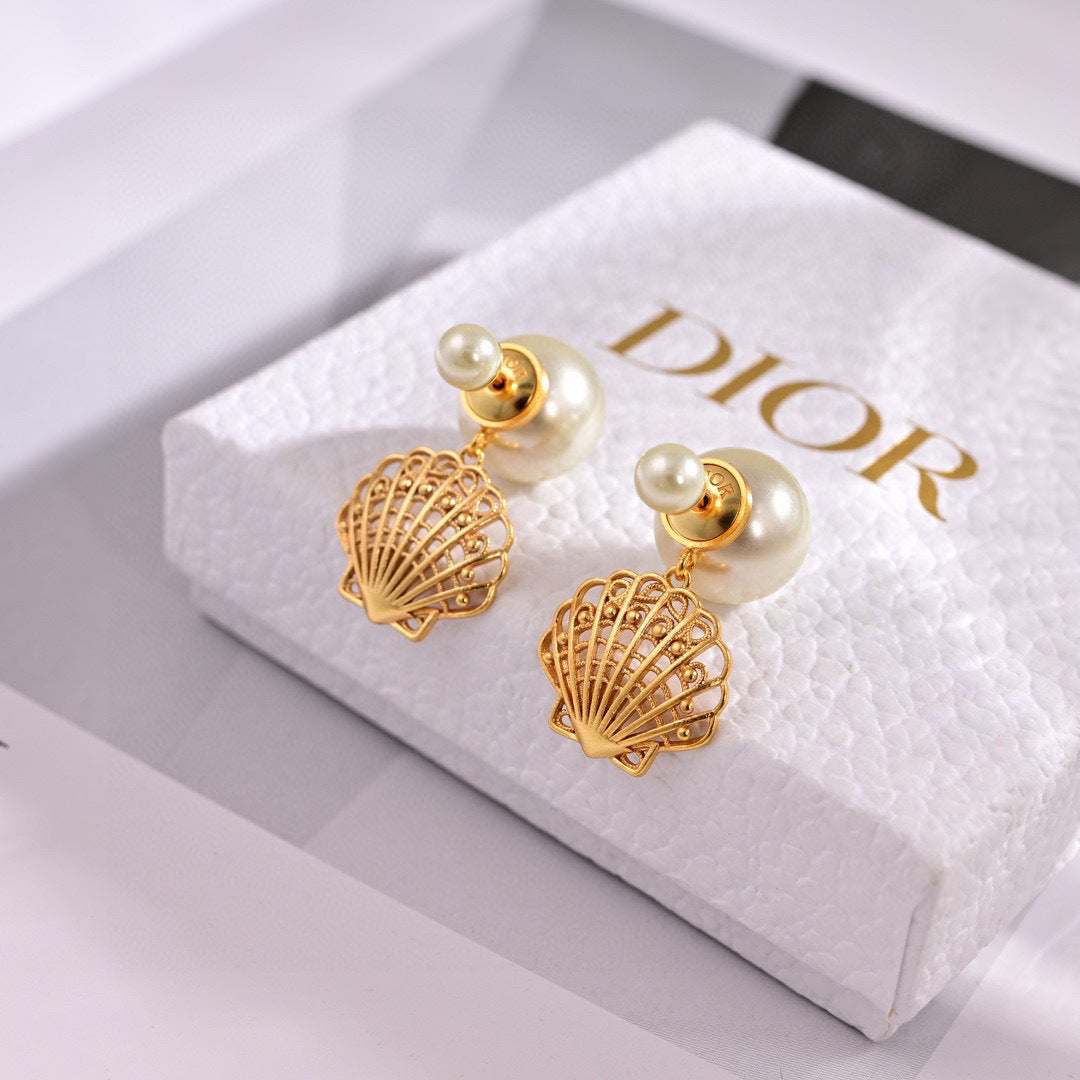 CD 26S PEARL SHELL DROP EARRINGS IN GOLD TONE METAL 631865 mysite